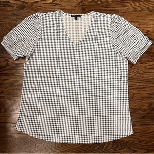 Adrianna Papell black & white checkered women’s top with puff sleeves. Large.